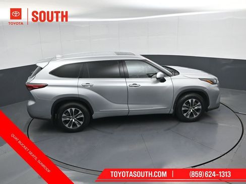Used 2022 Toyota Highlander XLE AWD/4WD image 50