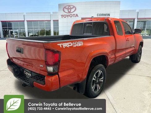 Used 2018 Toyota Tacoma TRD Sport image 8