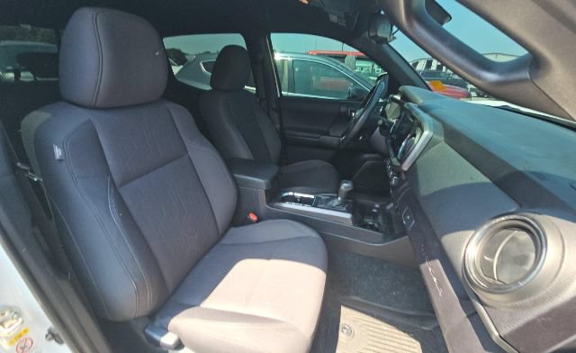 Used 2019 Toyota Tacoma TRD Sport AWD/4WD image 6