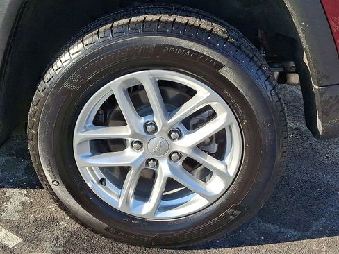 Used 2025 Jeep Grand Cherokee Laredo X w/ Luxury Tech Group I image 33