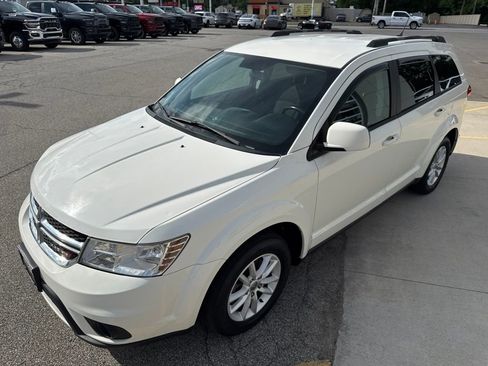 Used 2017 Dodge Journey SXT w/ Premium Group FWD image 9