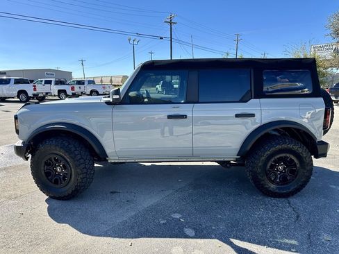 Used 2023 Ford Bronco Wildtrak image 2