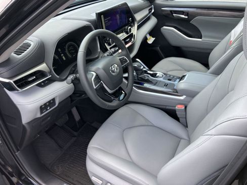 New 2026 Toyota Highlander Limited AWD/4WD image 9