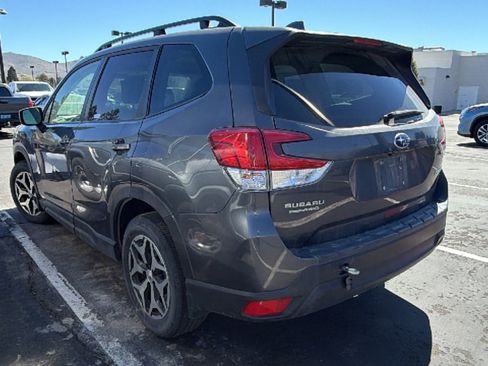 Used 2022 Subaru Forester Premium image 3