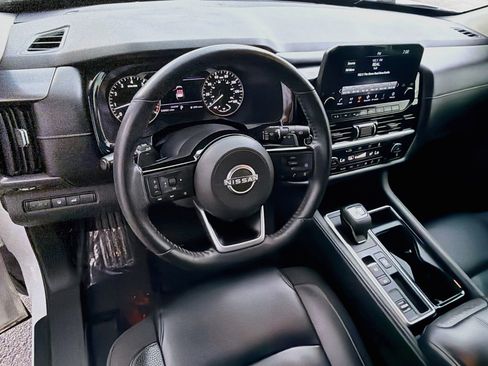 Used 2022 Nissan Pathfinder SL w/ SL Black Package FWD image 27
