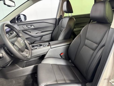 Used 2025 Nissan Rogue SL AWD/4WD image 22