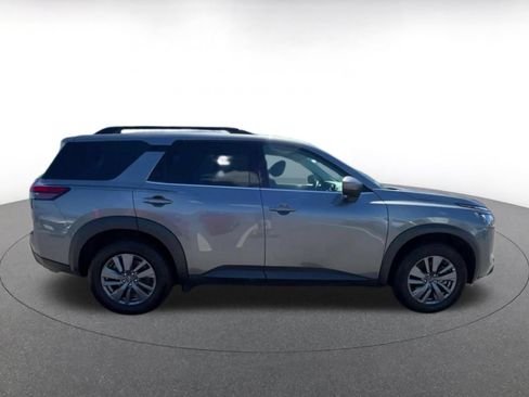 Used 2025 Nissan Pathfinder SV FWD image 16
