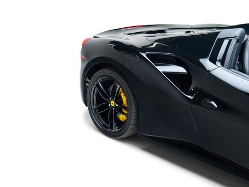 Used 2018 Ferrari 488 Spider RWD image 22