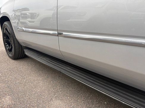 Used 2018 Cadillac Escalade ESV Luxury image 16