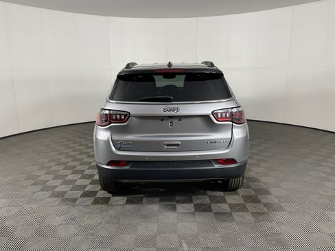 Used 2022 Jeep Compass Limited image 4