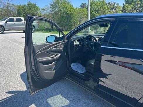 Used 2020 Buick Envision Essence AWD/4WD image 11