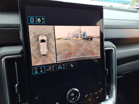 Used 2025 GMC Yukon Denali AWD/4WD image 25