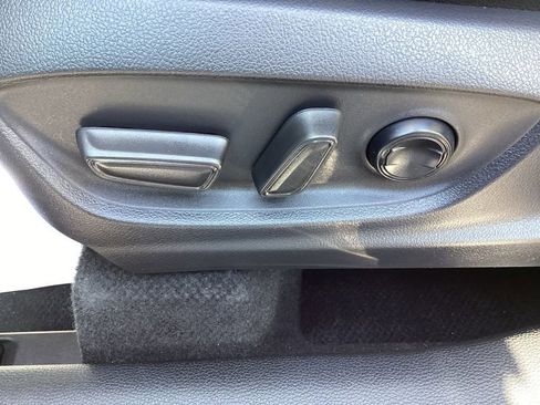 Used 2025 Toyota Corolla Cross XLE FWD image 16