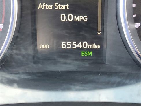 Used 2018 Toyota Highlander XLE image 26