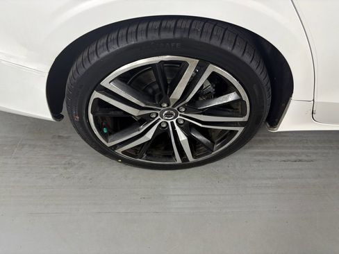 Used 2019 Volvo S60 T5 R-Design image 10
