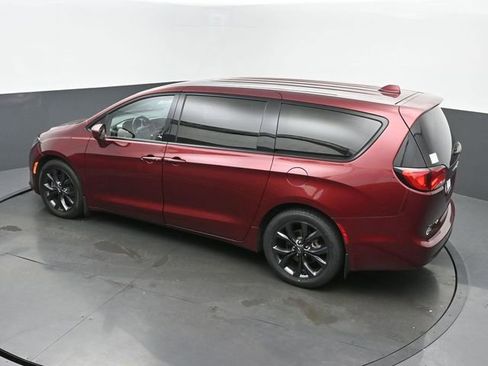 Used 2020 Chrysler Pacifica Touring w/ S Appearance Package FWD image 38