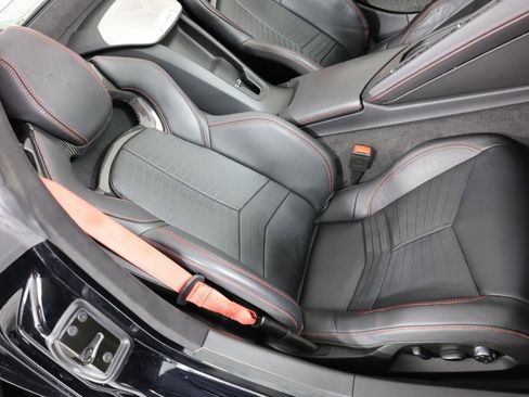 Used 2022 Chevrolet Corvette Stingray Premium Conv w/ Z51 Performance Package RWD image 11