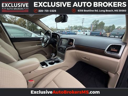 Used 2018 Jeep Grand Cherokee Laredo image 18
