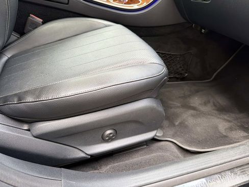 Used 2019 Mercedes-Benz E 300 image 12