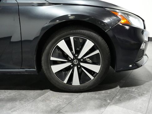 Used 2021 Nissan Altima 2.5 SV image 4