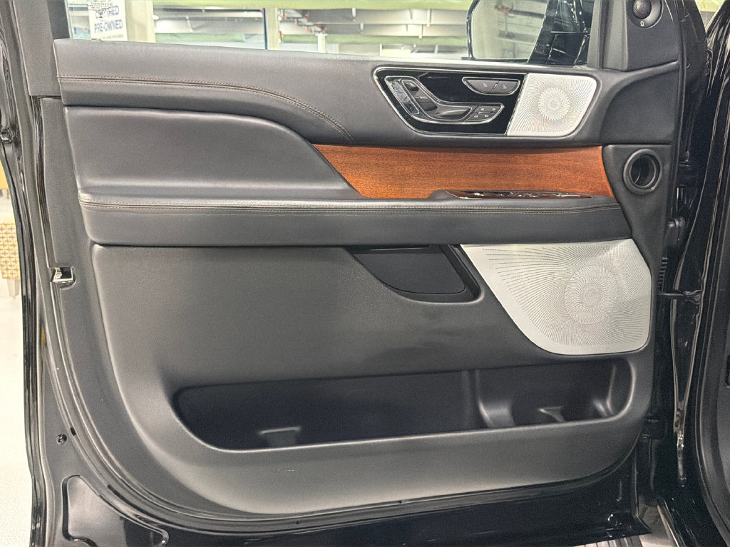 Used 2023 Lincoln Navigator L Black Label AWD/4WD image 9