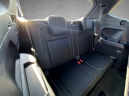 Used 2023 Volkswagen Tiguan SE R-Line image 28