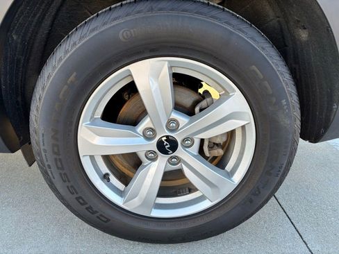 Used 2023 Kia Sorento LX image 9