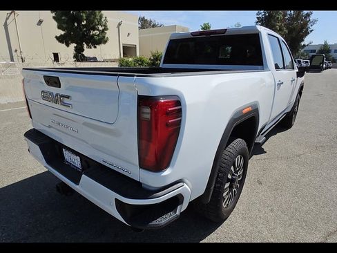 Used 2025 GMC Sierra 2500 Denali Ultimate w/ Max Trailering Package AWD/4WD image 4