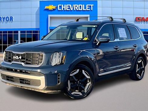 Used 2023 Kia Telluride S w/ S Sunroof Package image 3