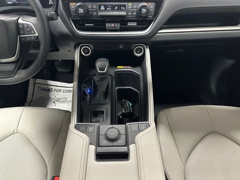 Used 2025 Toyota Grand Highlander AWD image 40
