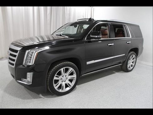 Used 2016 Cadillac Escalade Premium image 3