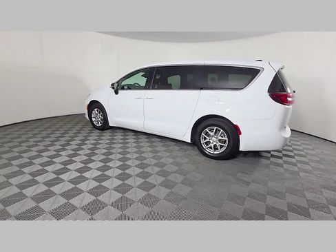 New 2026 Chrysler Pacifica Select FWD image 31