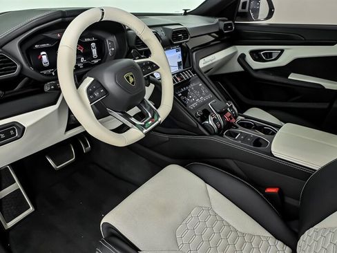 Used 2022 Lamborghini Urus AWD/4WD image 17