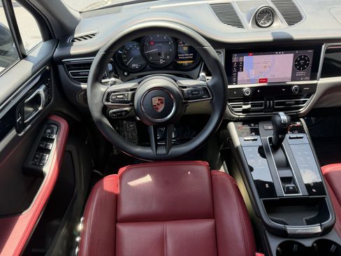 Certified 2023 Porsche Macan AWD/4WD image 16