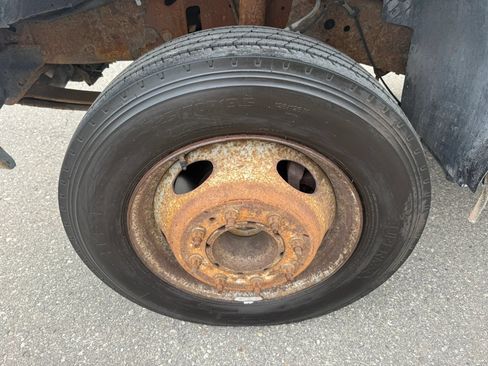 Used 1999 Ford F450 2WD Regular Cab Super Duty image 9