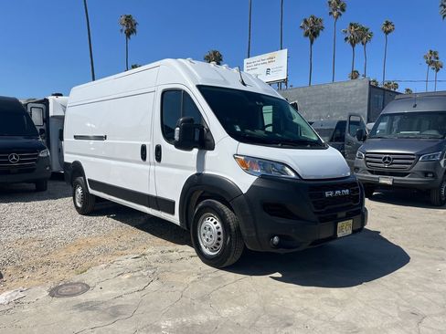 Used 2025 RAM ProMaster 2500 w/ Convenience Group FWD image 3