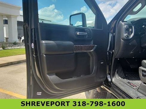 Certified 2022 GMC Sierra 2500 Denali w/ Denali Black Diamond Edition AWD/4WD image 23