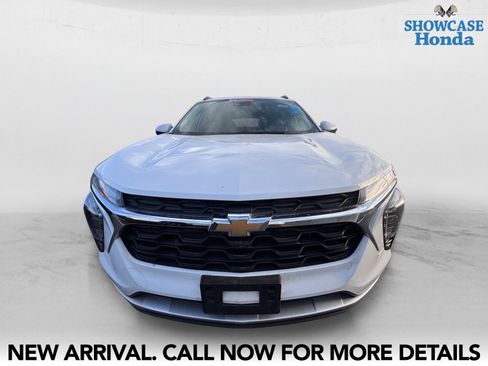 Used 2026 Chevrolet Trax LT w/ LT Convenience Package FWD image 7