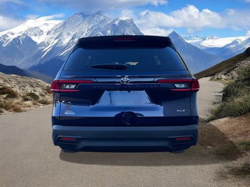 Used 2025 Toyota Grand Highlander XLE image 4