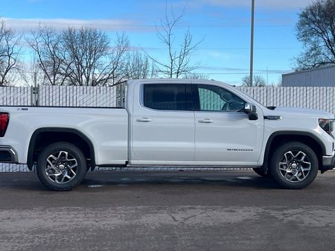 New 2026 GMC Sierra 1500 SLE image 3