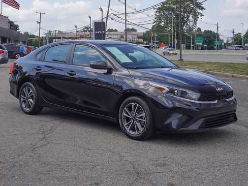 Used 2023 Kia Forte LXS FWD image 2