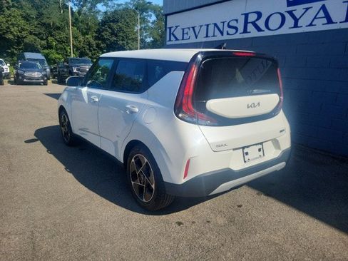 Used 2023 Kia Soul EX image 8