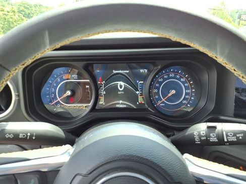 Used 2024 Jeep Wrangler Unlimited Sahara w/ Technology Group AWD/4WD image 22