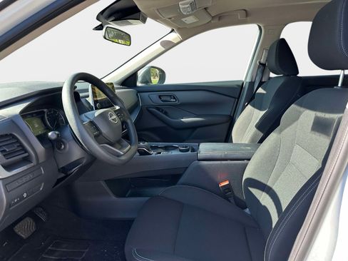 Used 2025 Nissan Rogue S AWD/4WD image 13