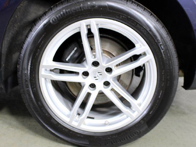 Certified 2023 Porsche Macan AWD/4WD image 12