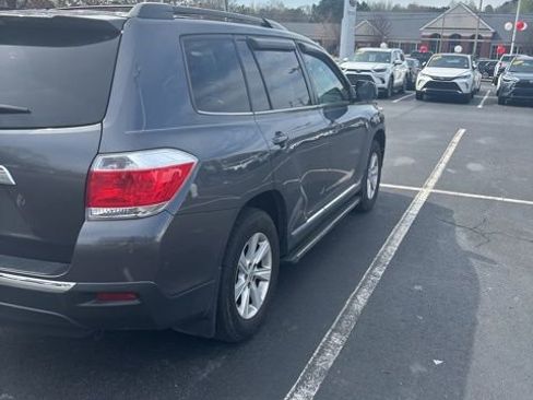 Used 2013 Toyota Highlander SE image 3