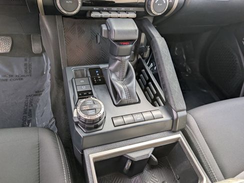 Used 2025 Toyota Tacoma TRD Off-Road image 18