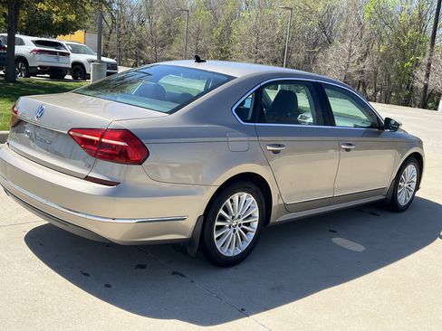 Used 2016 Volkswagen Passat 1.8T SE image 10
