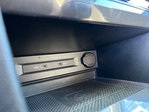 Used 2022 Volkswagen Tiguan SE image 25