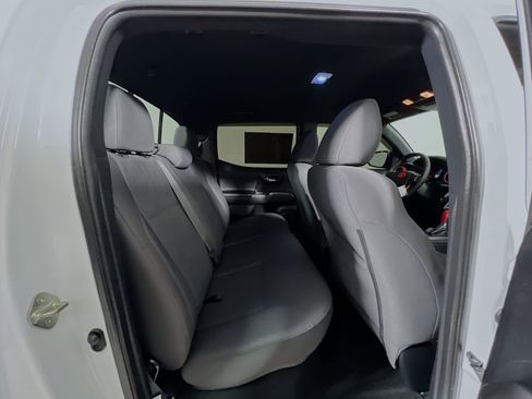 Used 2019 Toyota Tacoma TRD Sport image 33